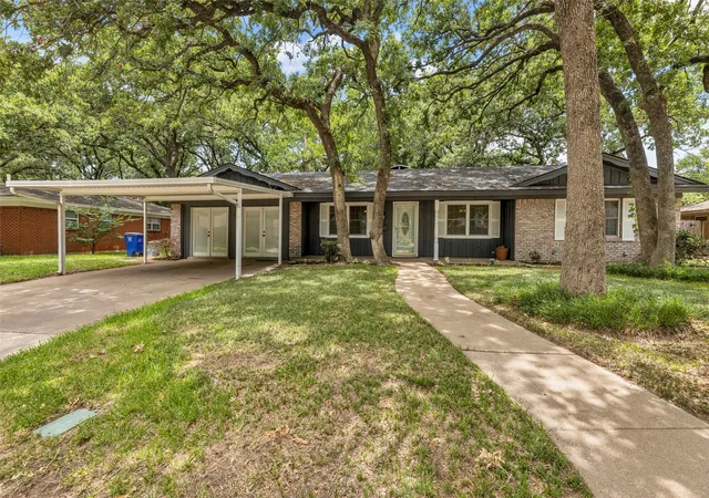 Photo 1 of Sale Pending at 204 Juniper St, Mansfield, TX 76063 | MLS# 21133088 | Listing updated on 2026-07-27