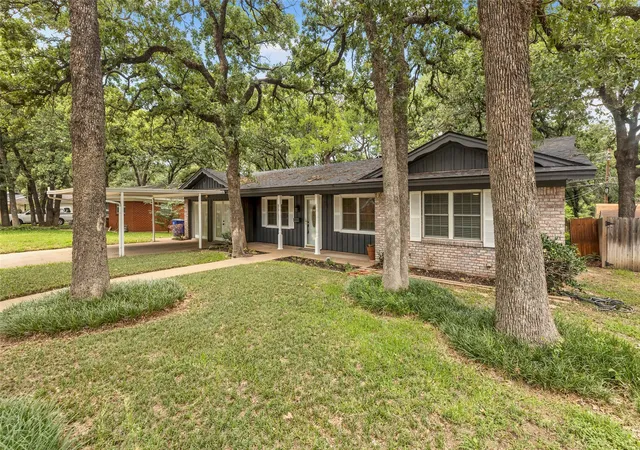 Photo 2 of Sale Pending at 204 Juniper St, Mansfield, TX 76063 | MLS# 21133088 | Listing updated on 2026-07-27