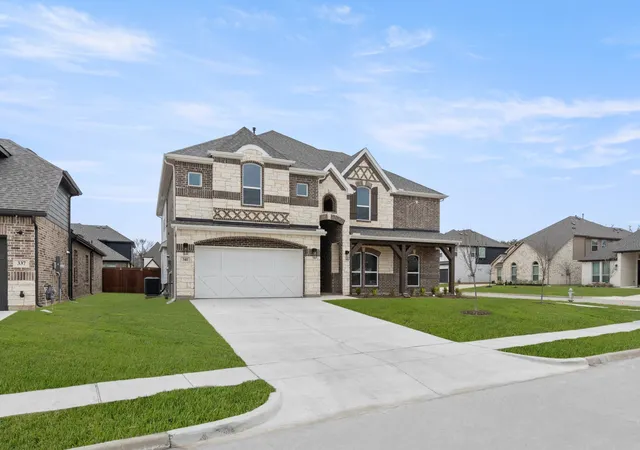 Photo 2 of Single family home for sale at 341 Loretta Ln, Burleson, TX 76028 | MLS# 21136196 | Listing updated on 2026-09-29