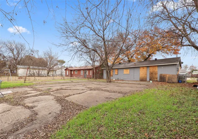 Photo 4 of Single family home for sale at 725 Emberwood Dr, Dallas, TX 75232 | MLS# 21129173 | Listing updated on 2026-10-04