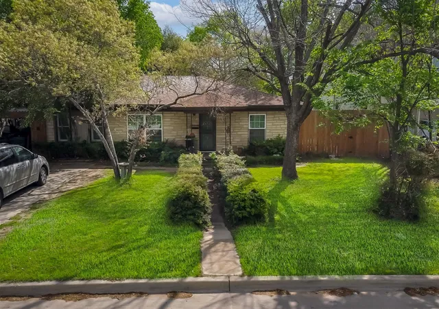 Homes for sale in Fort Worth, TX | 417 Athenia Dr, Fort Worth, TX 76114 | MLS# 21136219