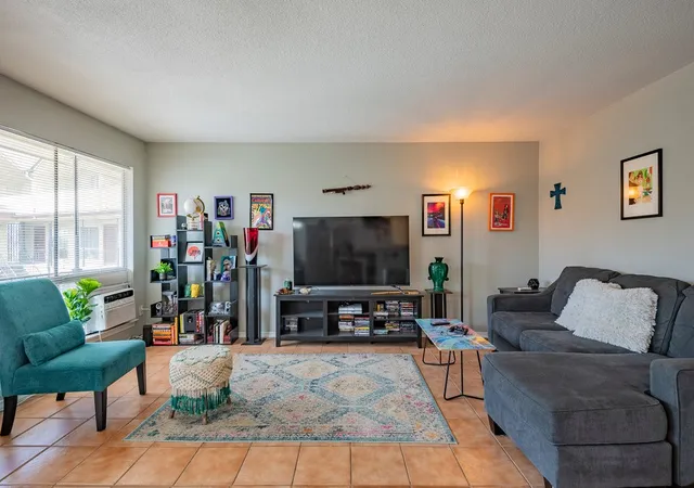 Photo 3 of Condo for sale at 5000 Bowser Ave #211, Dallas, TX 75209 | MLS# 21134633 | Listing updated on 2026-09-01