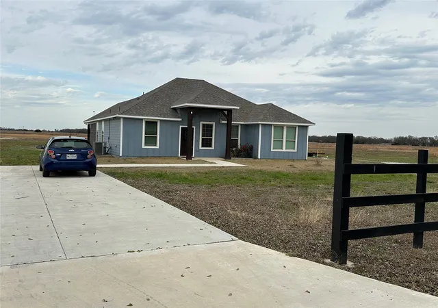 Photo 3 of House for sale at 4760 County Road 4603, Commerce, TX 75428 | MLS# 21135517 | Listing updated on 2026-07-06