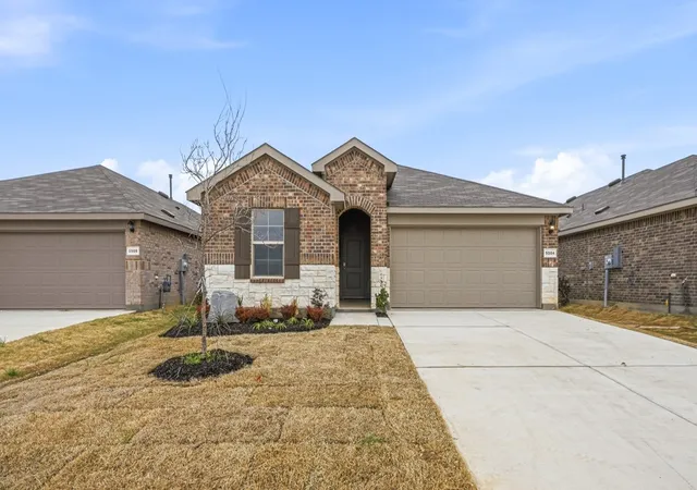 Photo 1 of Single family home for sale at 1908 Cherokee Ln, Cleburne, TX 76033 | MLS# 21135266 | Listing updated on 2026-07-21
