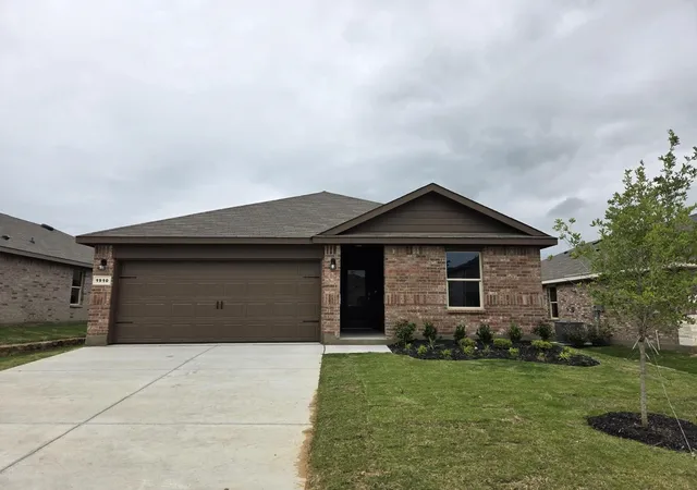 Homes for sale in Cleburne, TX | 1910 Cherokee Ln, Cleburne, TX 76033 | MLS# 21135441