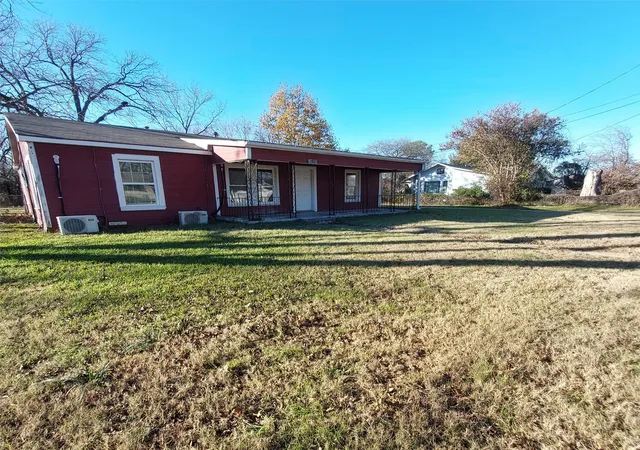 Photo 3 of Sale Pending at 2425 Juanita Dr, Denison, TX 75020 | MLS# 21135134 | Listing updated on 2026-07-15