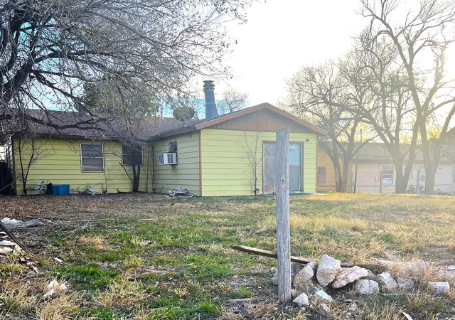 Photo 3 of Sale Pending at 1225 Pecan St, Amarillo, TX 79107 | MLS# 21137065 | Listing updated on 2026-08-04