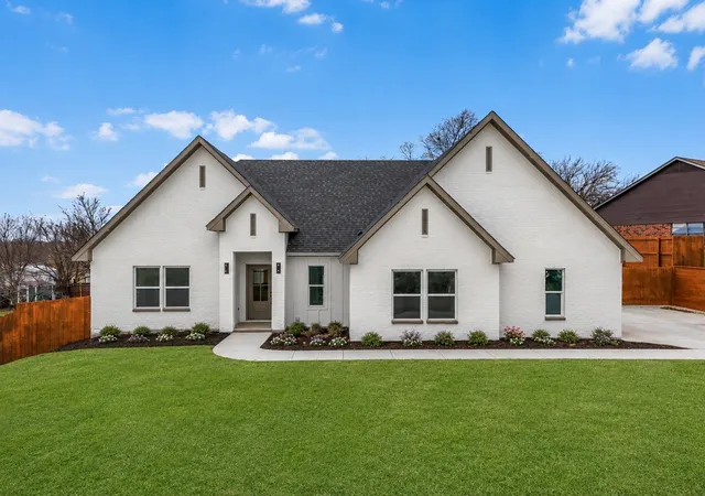Photo 1 of Sale Pending at 332 Hillcroft Rd, Fort Worth, TX 76108 | MLS# 21137145 | Listing updated on 2026-08-24