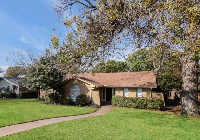 Photo 1 of Sale Pending at 4821 Ashbrook Rd, Dallas, TX 75227 | MLS# 21137151 | Listing updated on 2026-07-17