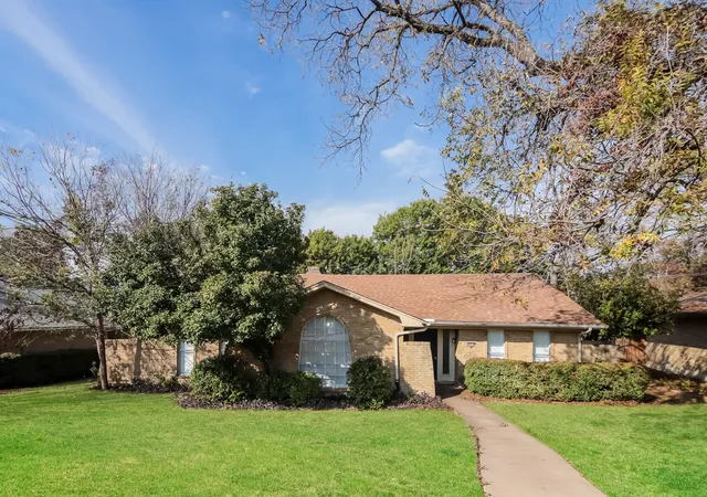 Photo 2 of Sale Pending at 4821 Ashbrook Rd, Dallas, TX 75227 | MLS# 21137151 | Listing updated on 2026-07-17