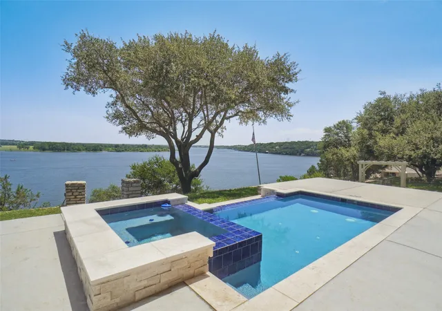 Photo 2 of Single family home for sale at 1719 Anaconda Trl, Granbury, TX 76048 | MLS# 21125083 | Listing updated on 2026-08-24