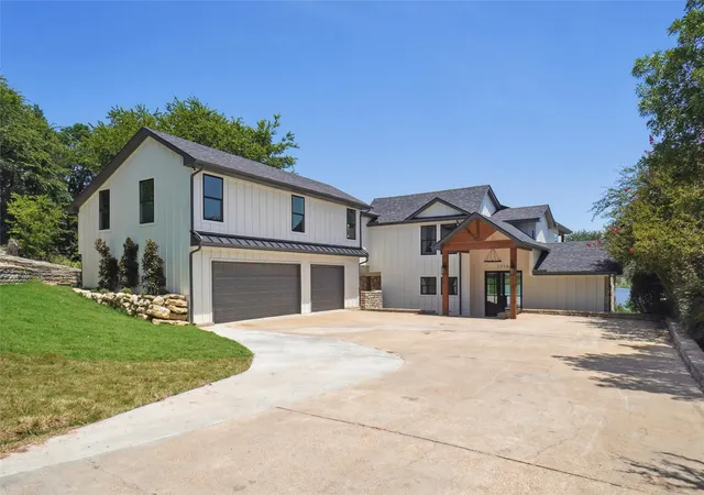 Photo 3 of Single family home for sale at 1719 Anaconda Trl, Granbury, TX 76048 | MLS# 21125083 | Listing updated on 2026-08-24