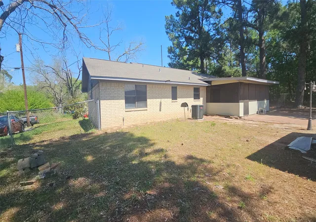 Homes for sale in Athens, TX | 538 E Massey St, Athens, TX 75751 | MLS# 21137669