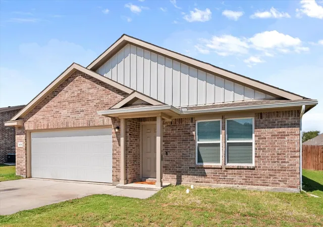 Homes for sale in Springtown, TX | 909 Avagail Ave, Springtown, TX 76082 | MLS# 21136467