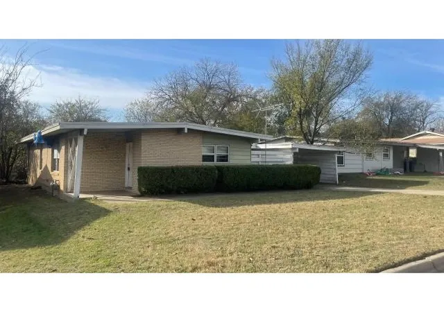 Photo 2 of Single family home for sale at 2713 Cordone St, Fort Worth, TX 76133 | MLS# 21137885 | Listing updated on 2026-08-28