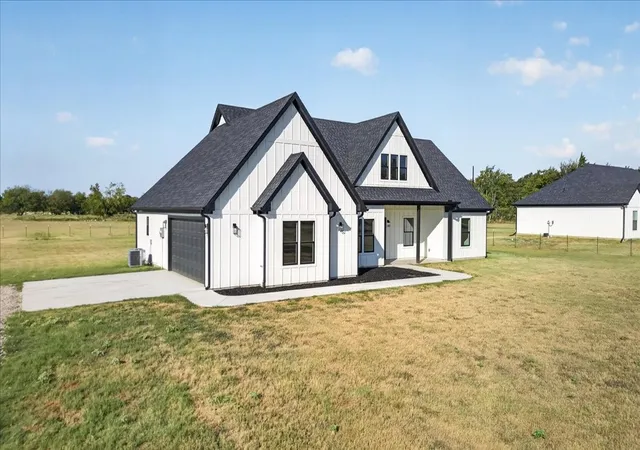 Photo 2 of Single family home for sale at 697 Vz Cr 3717, Edgewood, TX 75117 | MLS# 21137922 | Listing updated on 2026-09-19