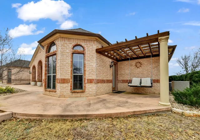 Homes for sale in Lipan, TX | 525 S Sugartree Dr, Lipan, TX 76462 | MLS# 21133990