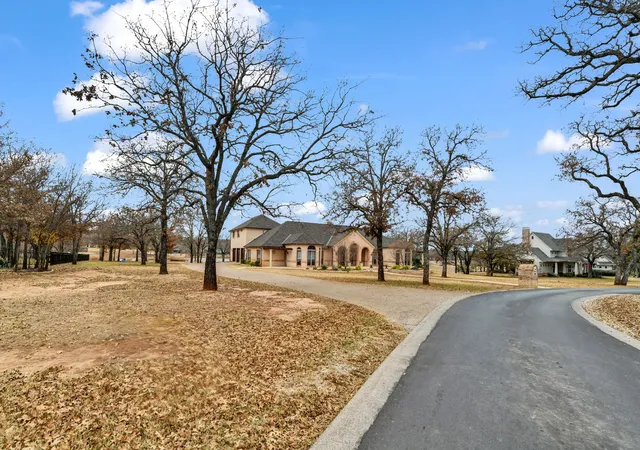 Homes for sale in Lipan, TX | 525 S Sugartree Dr, Lipan, TX 76462 | MLS# 21133990