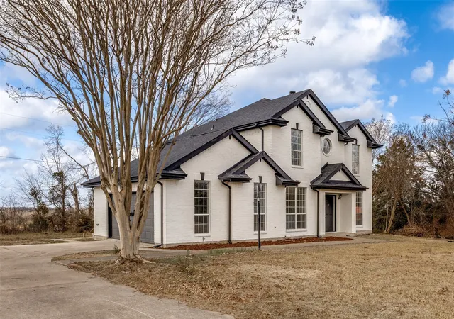 Photo 2 of Sale Pending at 471 Meadowview Cir, Van Alstyne, TX 75495 | MLS# 21138131 | Listing updated on 2026-07-10