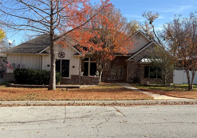 Photo 1 of Single family home for sale at 709 Timberview Ct N, Fort Worth, TX 76112 | MLS# 21135590 | Listing updated on 2026-07-13