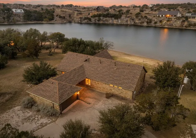 Homes for sale in Strawn, TX | 7033 W Hells Gate Dr, Strawn, TX 76475 | MLS# 21135010