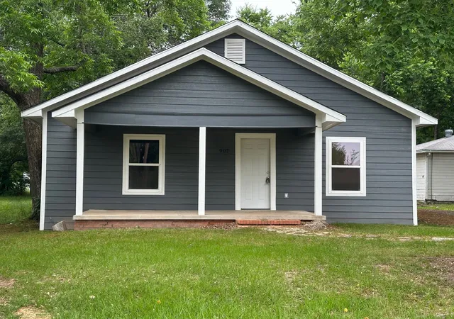 Homes for sale in Sulphur Springs, TX | 907 Davis St S, Sulphur Springs, TX 75482 | MLS# 21137912