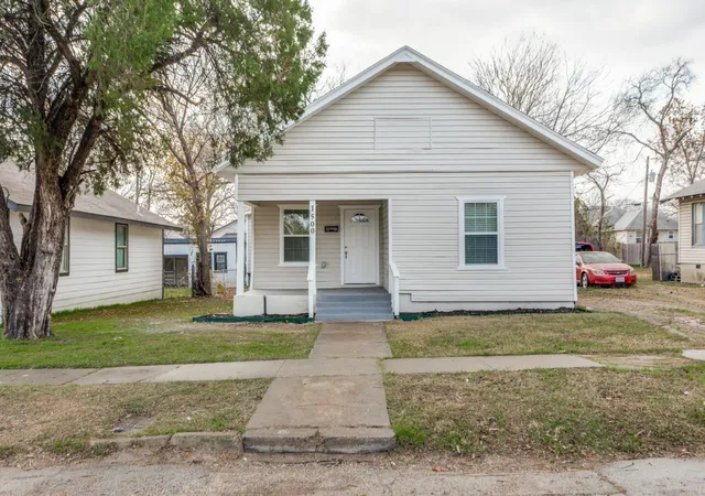 Photo 1 of Sale Pending at 1500 E Morphy St, Fort Worth, TX 76104 | MLS# 21138543 | Listing updated on 2026-07-27
