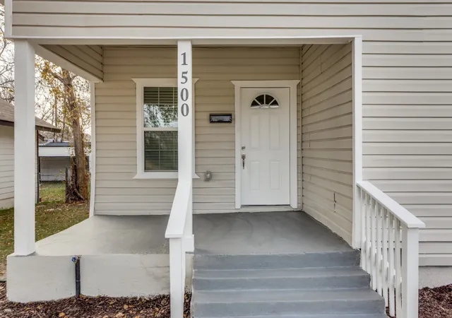 Photo 4 of Sale Pending at 1500 E Morphy St, Fort Worth, TX 76104 | MLS# 21138543 | Listing updated on 2026-07-27