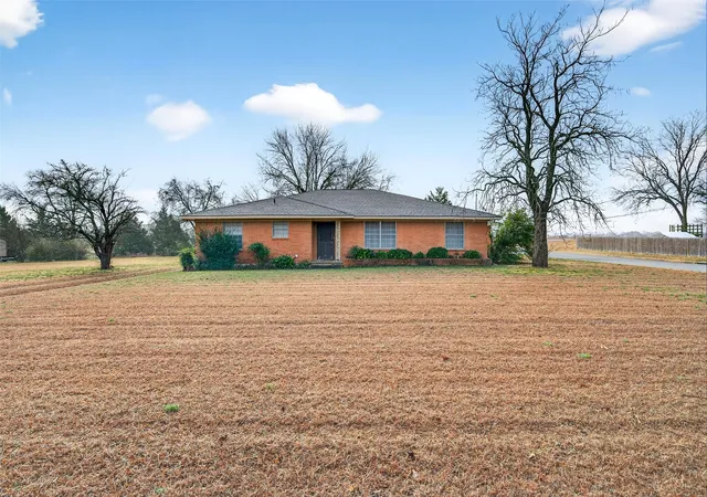 Photo 1 of Single family home for sale at 3928 W Houston St, Sherman, TX 75092 | MLS# 21138554 | Listing updated on 2026-09-25