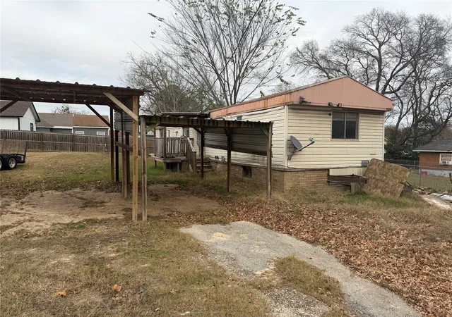 Photo 3 of Manufactured home for sale at 205 Barker St, Athens, TX 75751 | MLS# 21139166 | Listing updated on 2026-07-27