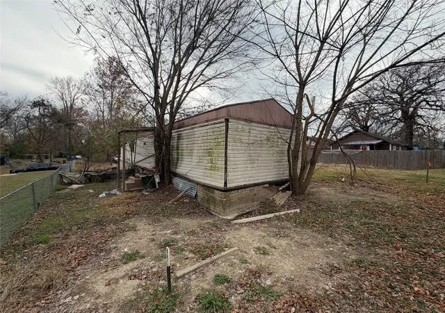Photo 4 of Manufactured home for sale at 205 Barker St, Athens, TX 75751 | MLS# 21139166 | Listing updated on 2026-07-27