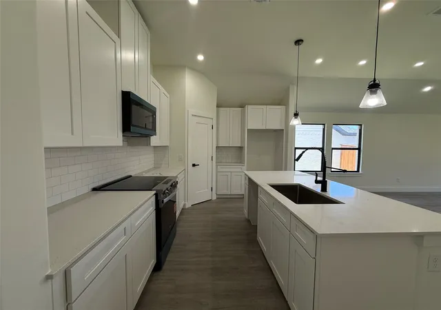 Photo 3 of Single family home for sale at 209 Comfort Dr, Godley, TX 76044 | MLS# 21134861 | Listing updated on 2026-10-06