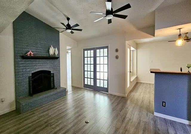 Photo 3 of Single family home for sale at 509 Chestnut Dr, Grand Prairie, TX 75052 | MLS# 21138903 | Listing updated on 2026-07-17