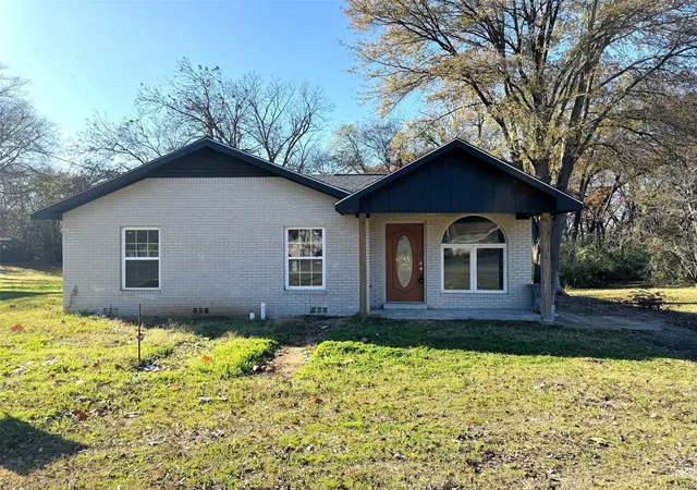 Homes for sale in Mt Pleasant, TX | 516 S O'tyson, Mt Pleasant, TX 75455 | MLS# 21137828