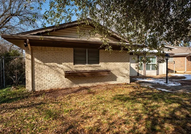 Homes for sale in Paris, TX | 980 29th St Se, Paris, TX 75460 | MLS# 21140999