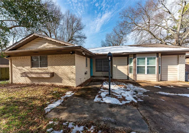 Homes for sale in Paris, TX | 980 29th St Se, Paris, TX 75460 | MLS# 21140999