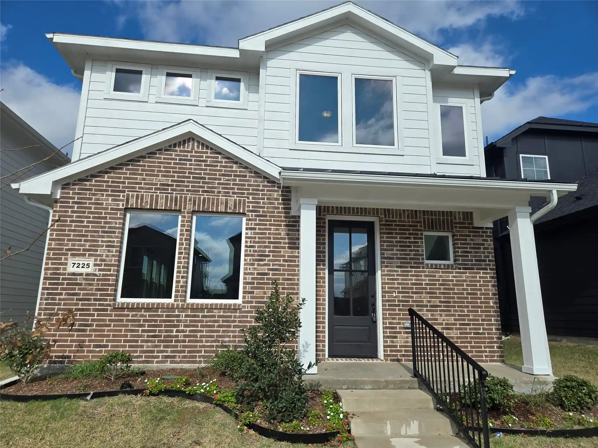 Photo 1 of Single family home for sale at 7225 Bayhill Ln, Rowlett, TX 75088 | MLS# 21141638 | Listing updated on 2026-10-25