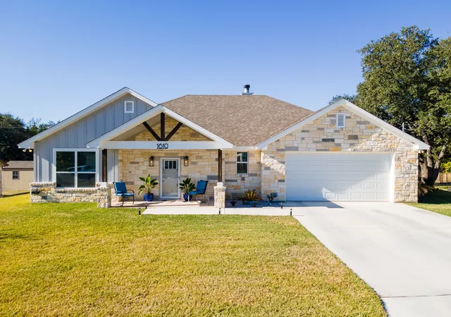 Photo 1 of Single family home for sale at 1610 Badger Ln, Lampasas, TX 76550 | MLS# 21131662 | Listing updated on 2026-08-21