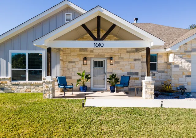 Photo 2 of Single family home for sale at 1610 Badger Ln, Lampasas, TX 76550 | MLS# 21131662 | Listing updated on 2026-08-21