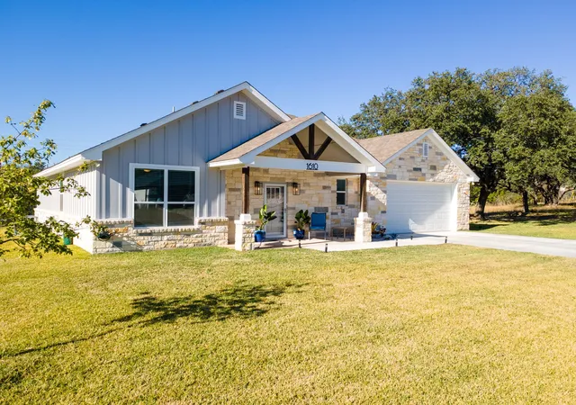 Photo 3 of Single family home for sale at 1610 Badger Ln, Lampasas, TX 76550 | MLS# 21131662 | Listing updated on 2026-08-21