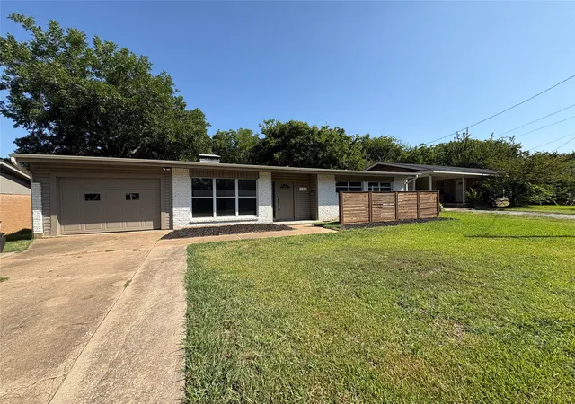 Homes for sale in Sherman, TX | 425 W Lamberth Rd, Sherman, TX 75092 | MLS# 21141776