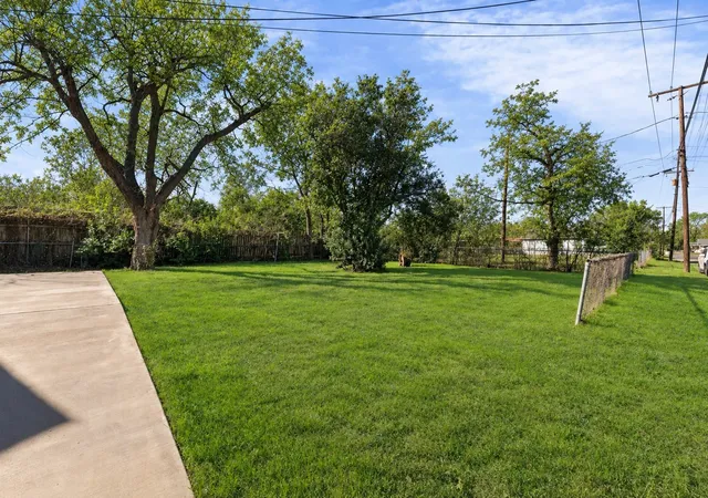 Photo 3 of Single family home for sale at 3100 N 27th St, Waco, TX 76708 | MLS# 21138929 | Listing updated on 2026-09-24