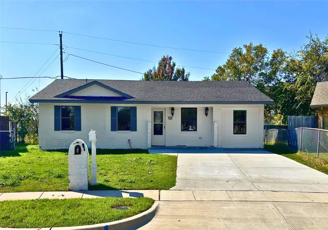 Photo 2 of Single family home for sale at 1024 Murray Ct, Mc Kinney, TX 75069 | MLS# 21139191 | Listing updated on 2026-07-23