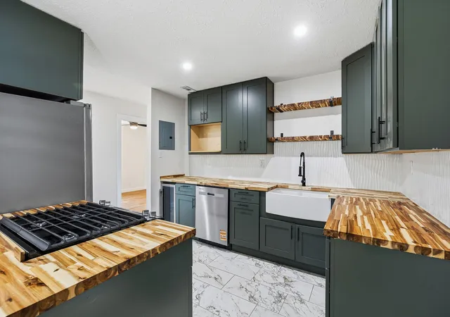 Photo 2 of Sale Pending at 801 Woodleigh Dr, Mc Kinney, TX 75069 | MLS# 21141992 | Listing updated on 2026-07-13