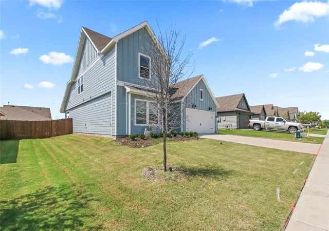 Photo 3 of Single family home for sale at 755 Amelia Ct, Pilot Point, TX 76258 | MLS# 21139767 | Listing updated on 2026-09-03