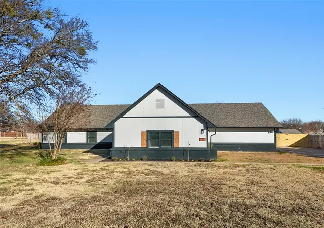 Homes for sale in Pottsboro, TX | 137 S Meadowbrook Dr, Pottsboro, TX 75076 | MLS# 21139065