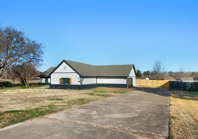 Homes for sale in Pottsboro, TX | 137 S Meadowbrook Dr, Pottsboro, TX 75076 | MLS# 21139065