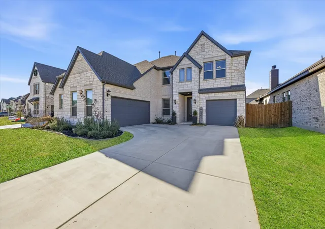 Photo 3 of Sale Pending at 222 Lakewood Ln, Ponder, TX 76259 | MLS# 21141507 | Listing updated on 2026-08-31