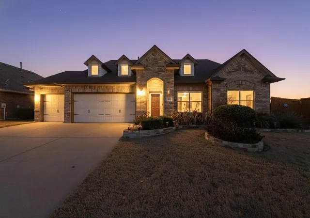 Photo 2 of Single family home for sale at 3020 Glenoaks Dr, Royse City, TX 75189 | MLS# 21138522 | Listing updated on 2026-08-04