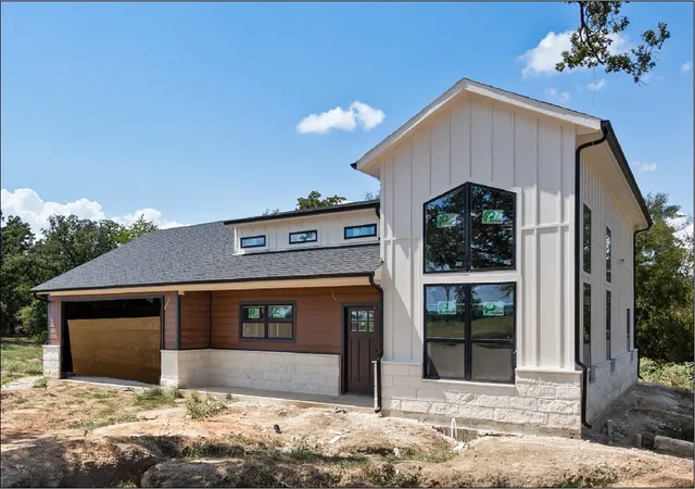 Photo 1 of Single family home for sale at 413 Caro Dr, West Tawakoni, TX 75474 | MLS# 21142050 | Listing updated on 2026-09-20